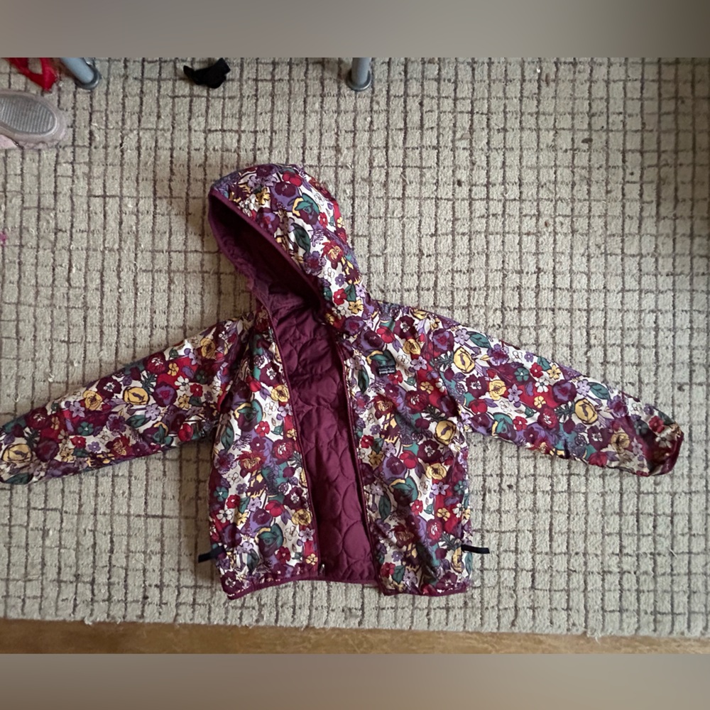 Patagonia puff ball reversible girls jacket size 10